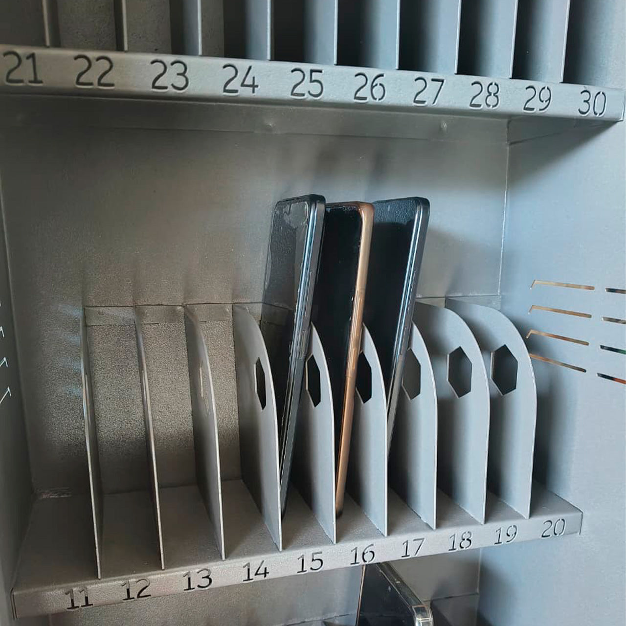 Lockers Guarda Celulares vertical 45 casillas