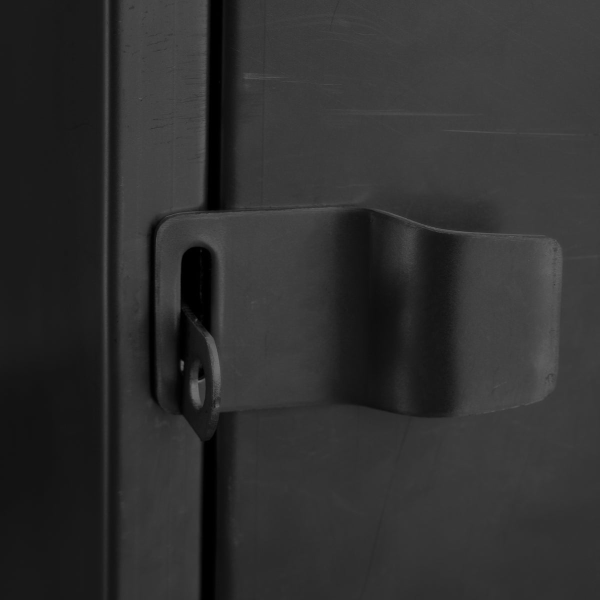 El Bar Rock Wood Negro Mate de Movilockers